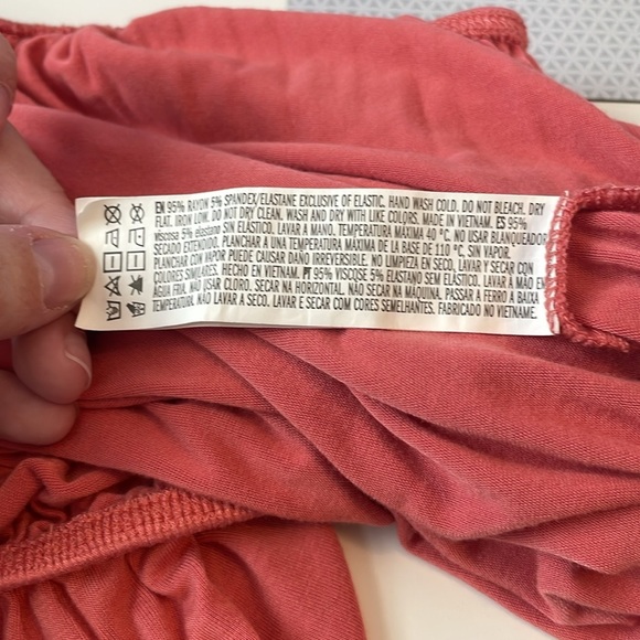 Forever 21 Off Shoulder Ruffle Crop Top - Picture 4 of 4